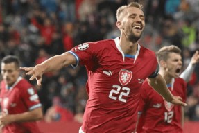 kaiyun-捷克队在比赛中勇敢拼搏赢得观众尊重()