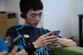 开云体育入口-卫冕冠军或遭遇困难，备战气氛褒贬不一()