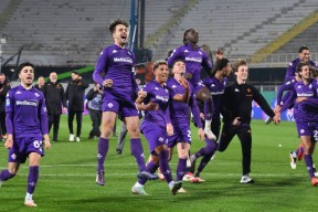 开云中国-佛罗伦萨迎战AC米兰，欲取胜保不跌落(ac米兰传奇右后卫)