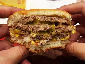 汉堡SV客场被击溃，降级形势堪忧()  第1张