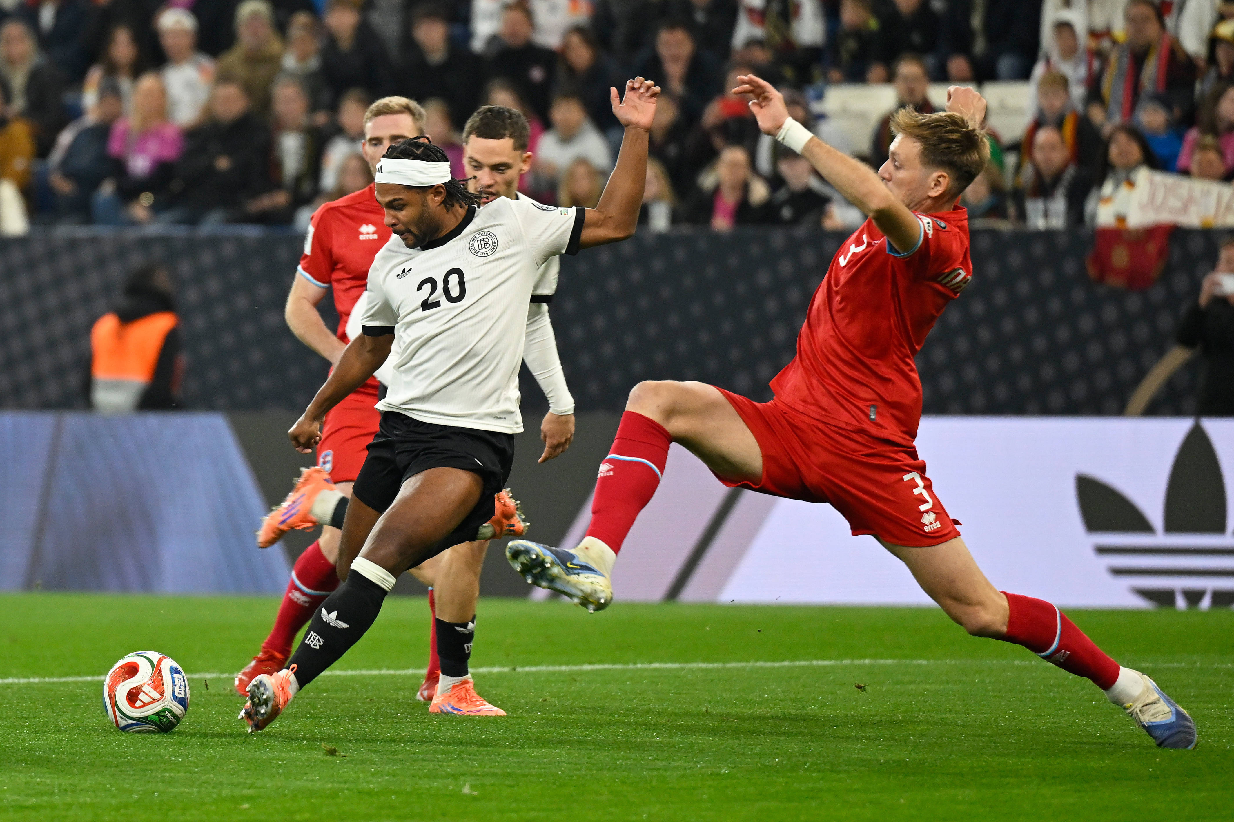 荷兰队士气大振，开启欧洲杯预选赛之旅()  第2张